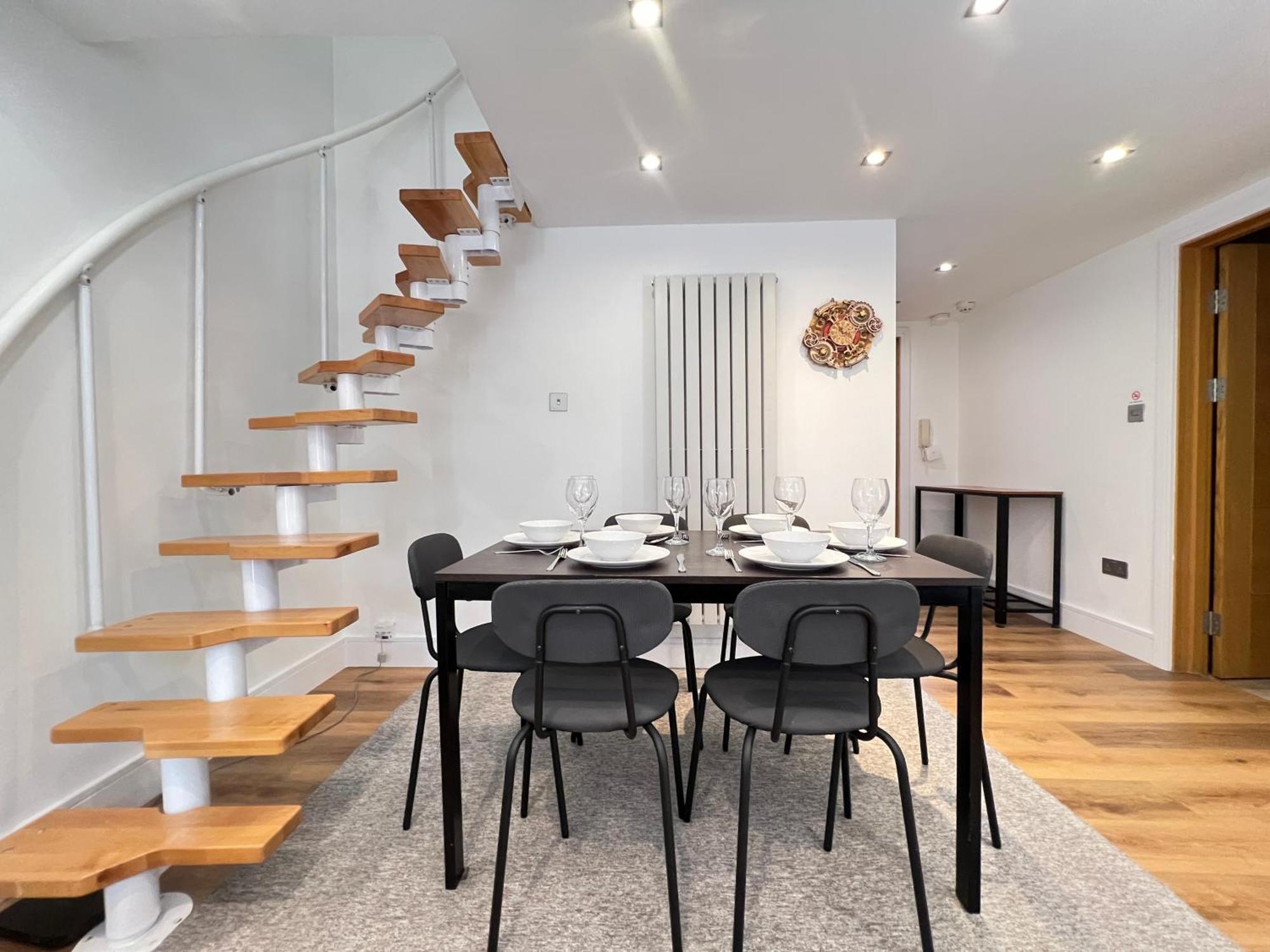 3.5 High Ceilings - Centrally Located London Exterior photo